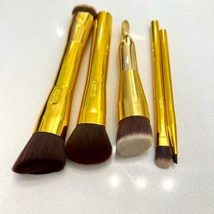 Five pieces Tarte Brushes